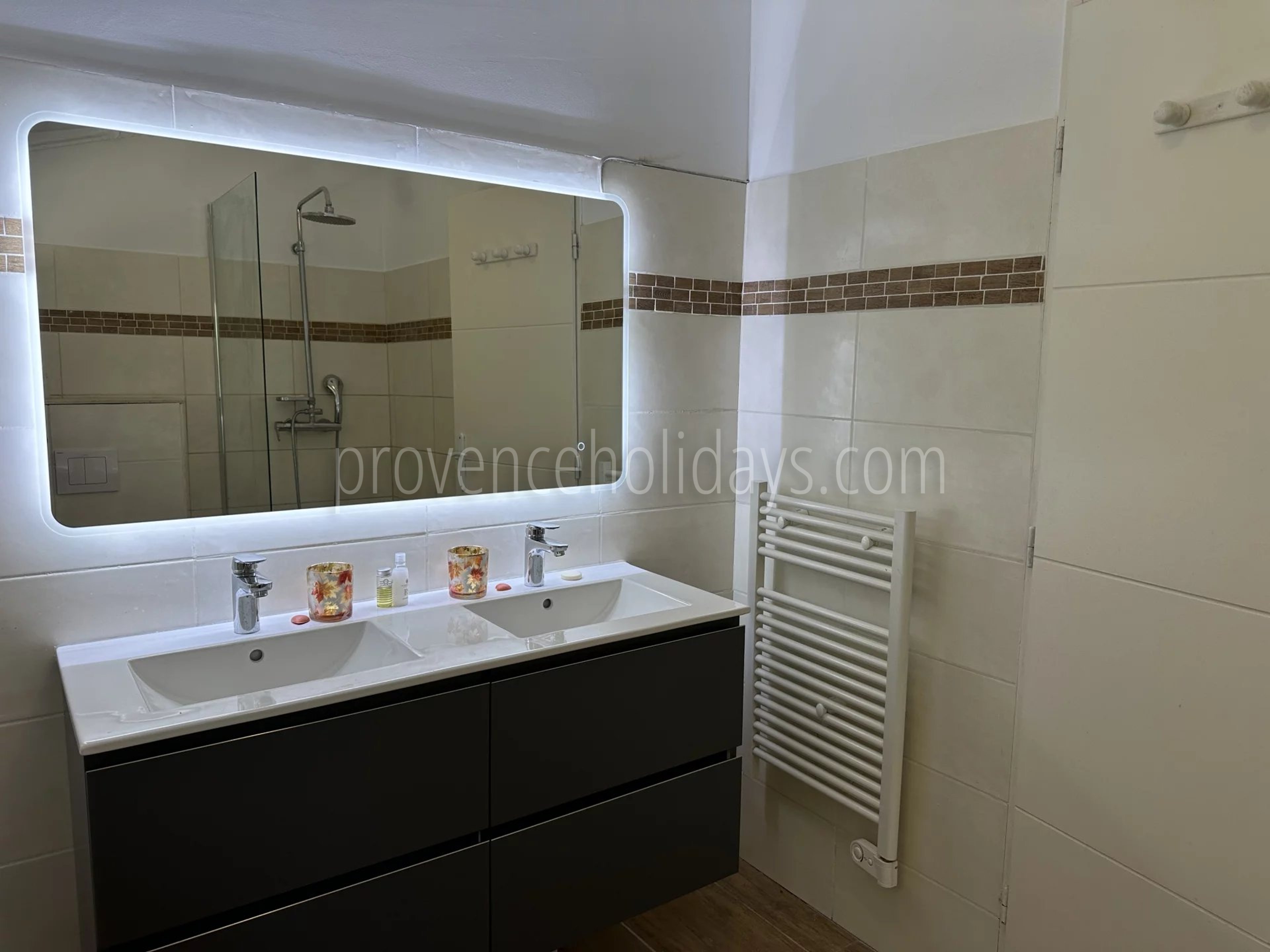 18 - Gerenoveerd huis in Fontvieille: Villa: Bathroom