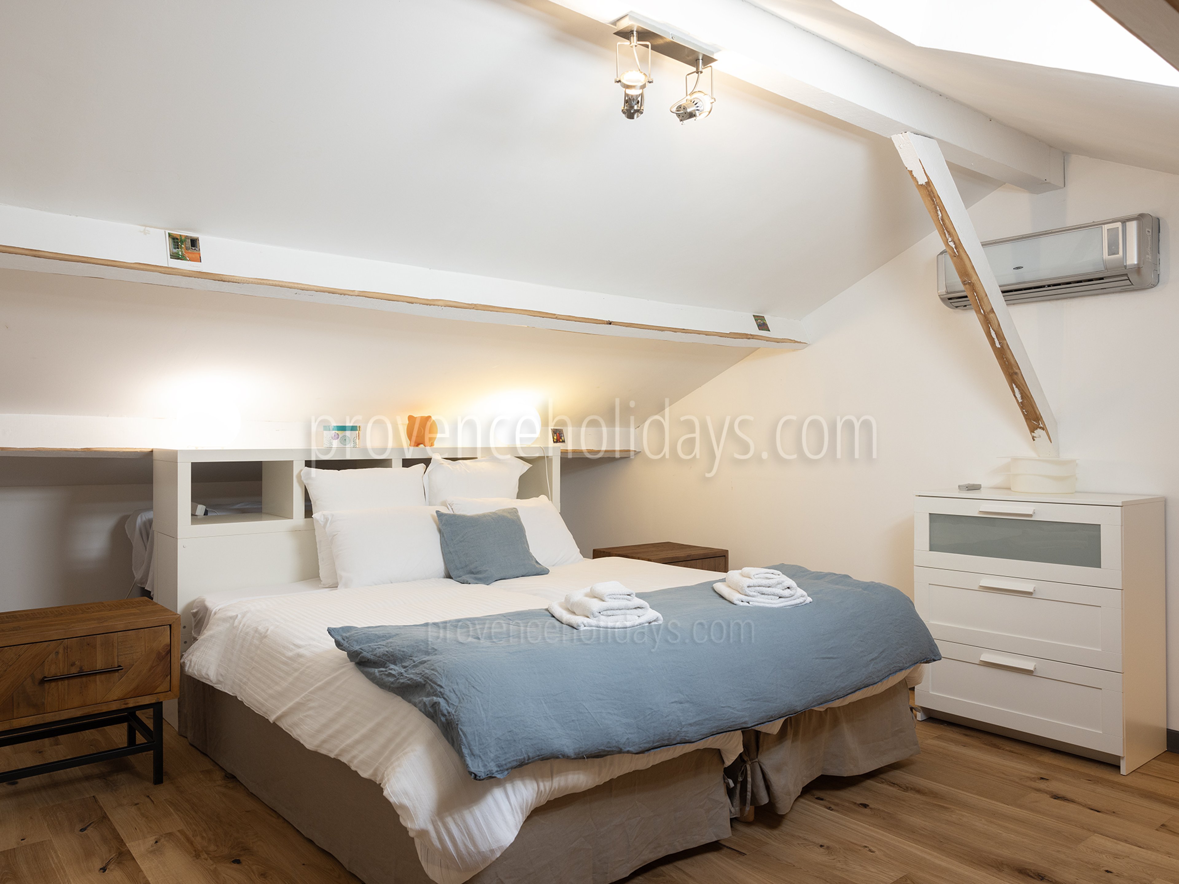 4 - La Maison de Village: Villa: Bedroom - Gastenverblijf Slaapkamer 4