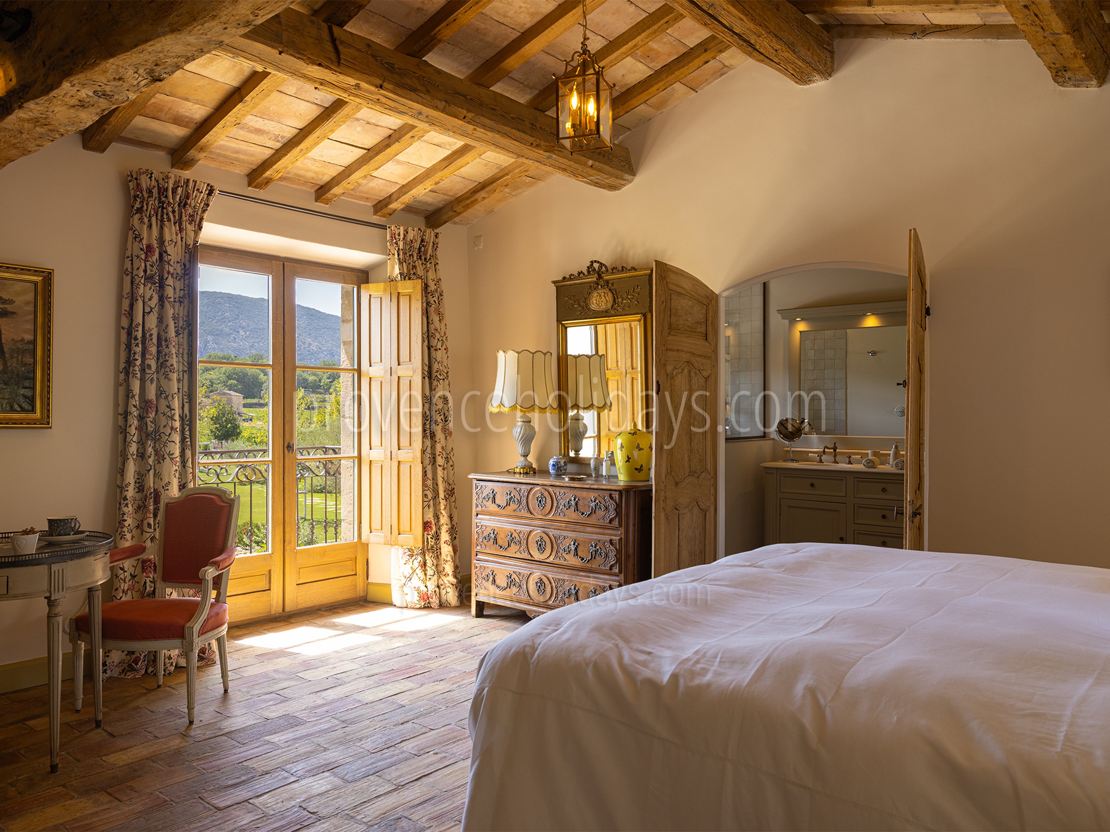 18 - Grand Mas d\'Oppède: Villa: Bedroom