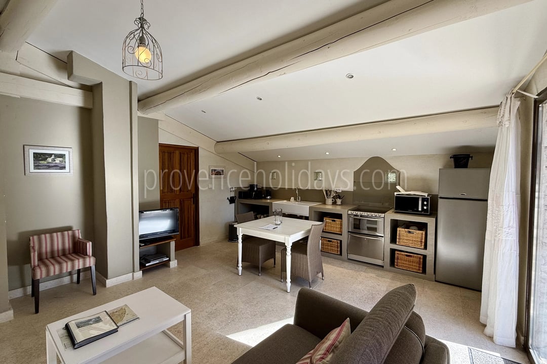 3 - Property with gîtes in Gordes: Villa: Interior