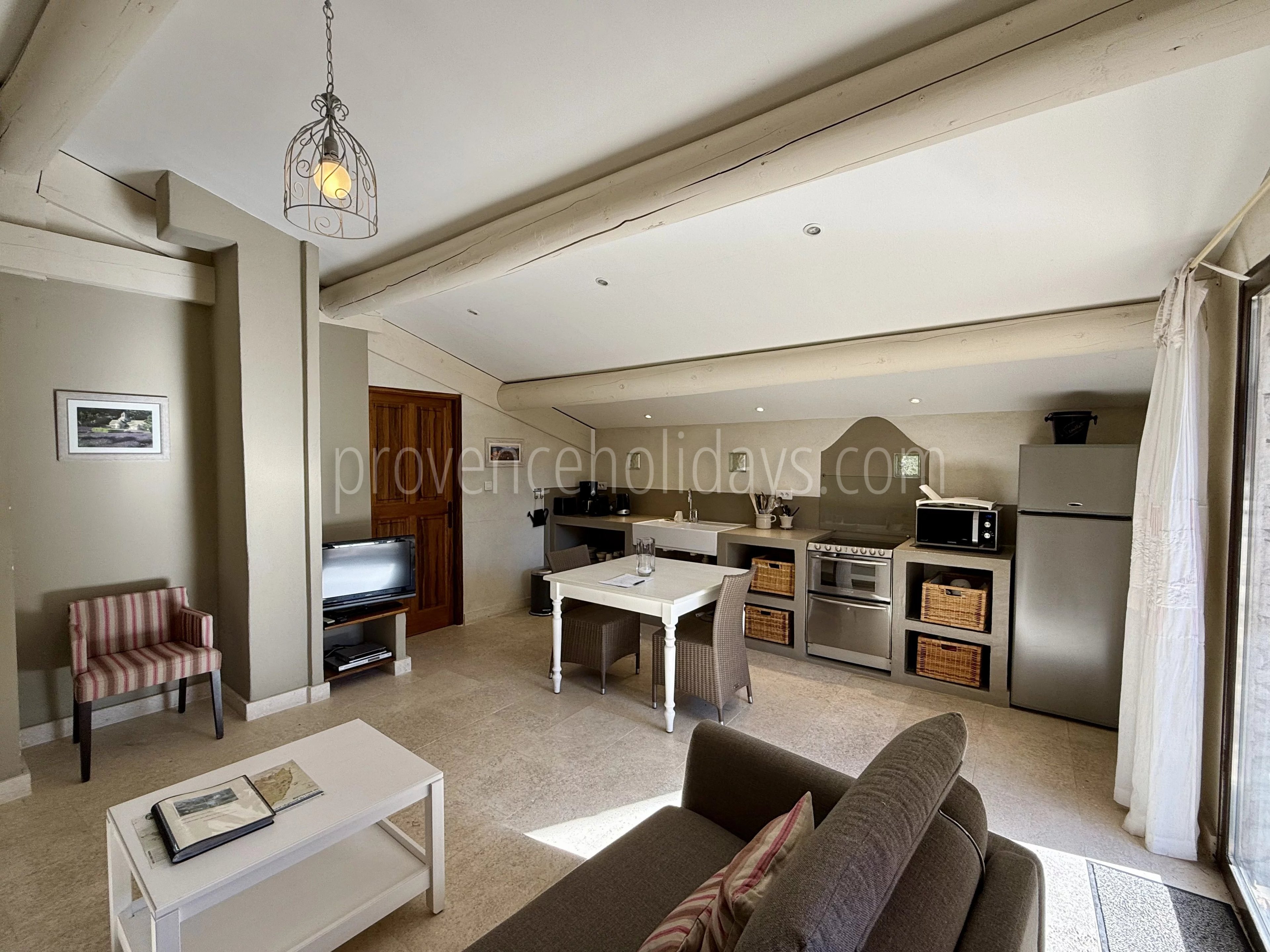 3 - Property with gîtes in Gordes: Villa: Interior