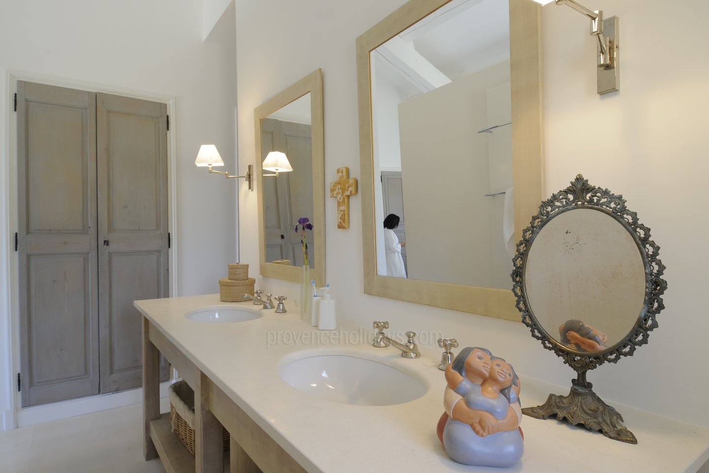 28 - Mas des Anges: Villa: Bathroom