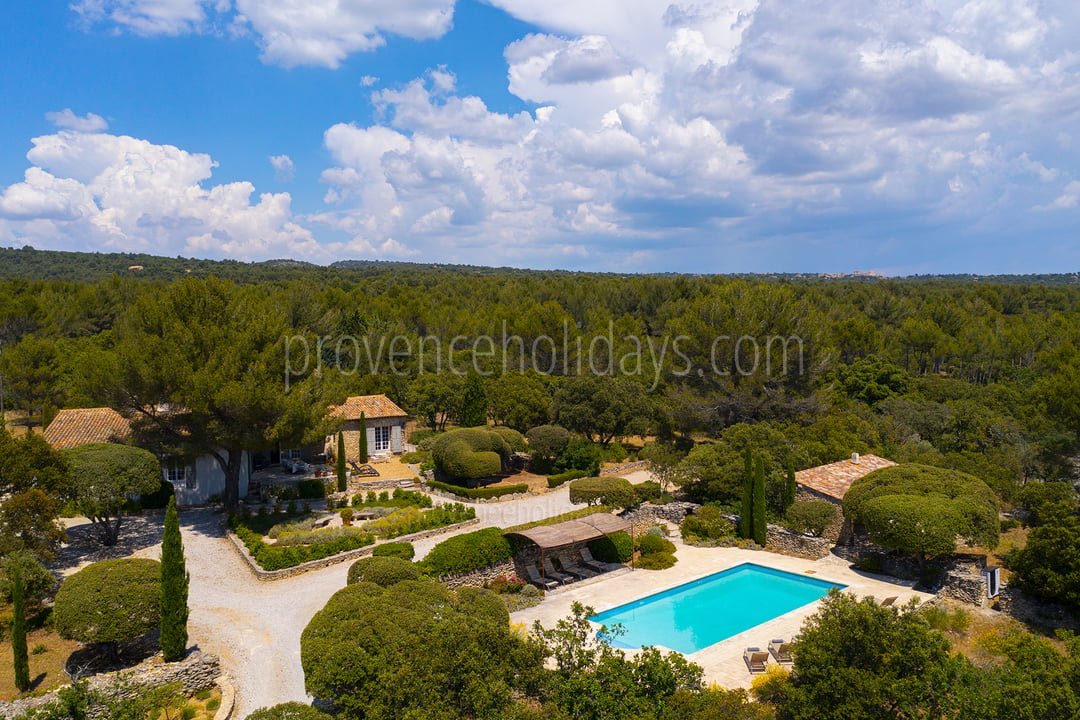 11 - Mas de Gordes: Villa: Exterior