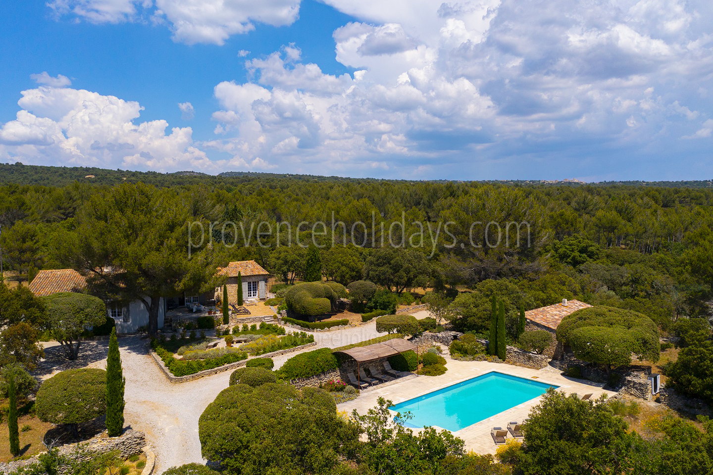 11 - Mas de Gordes: Villa: Exterior