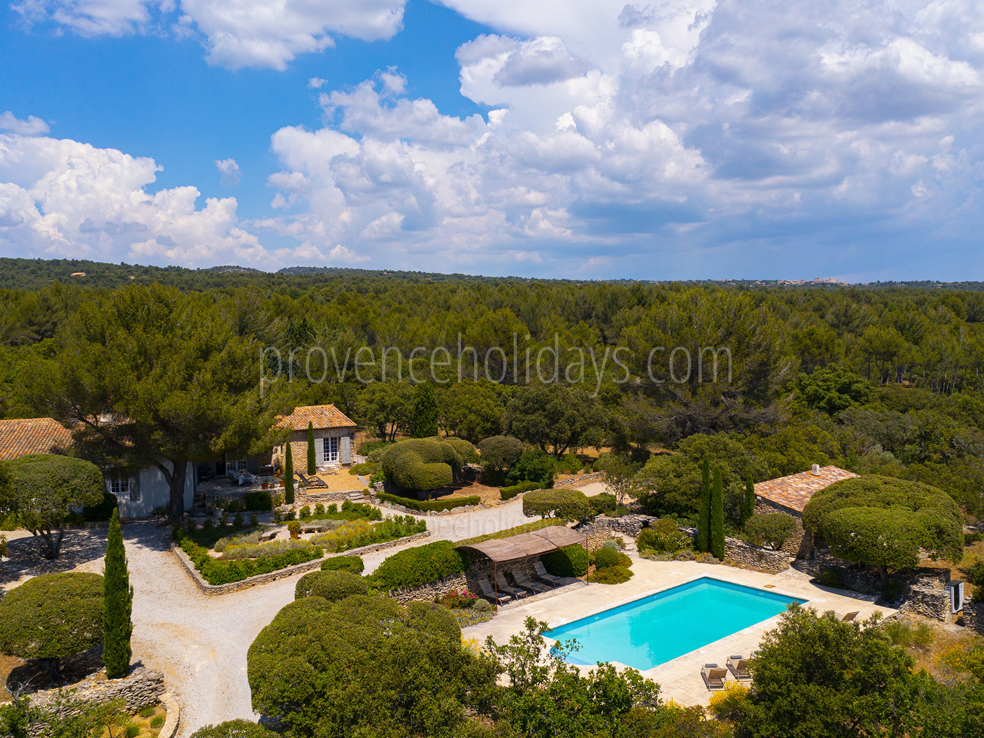 11 - Mas de Gordes: Villa: Exterior