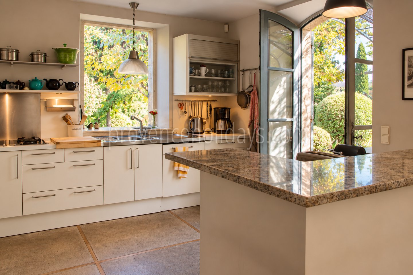19 - Authentic farmhouse in Saint-Rémy-de-Provence: Villa: Interior