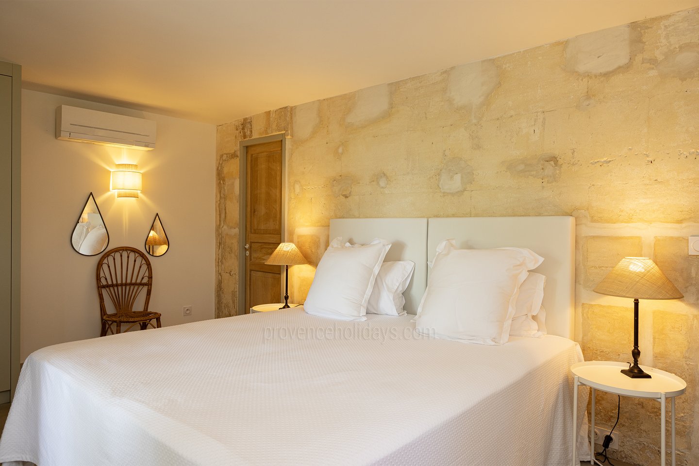 6 - Bastide Mouriès: Villa: Bedroom