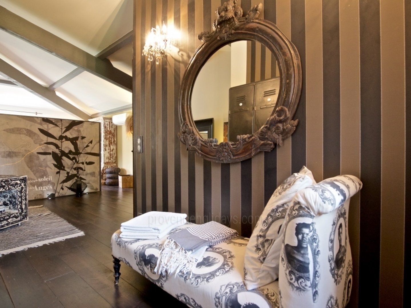 60 - La Maison des Alpilles: Villa: Bedroom