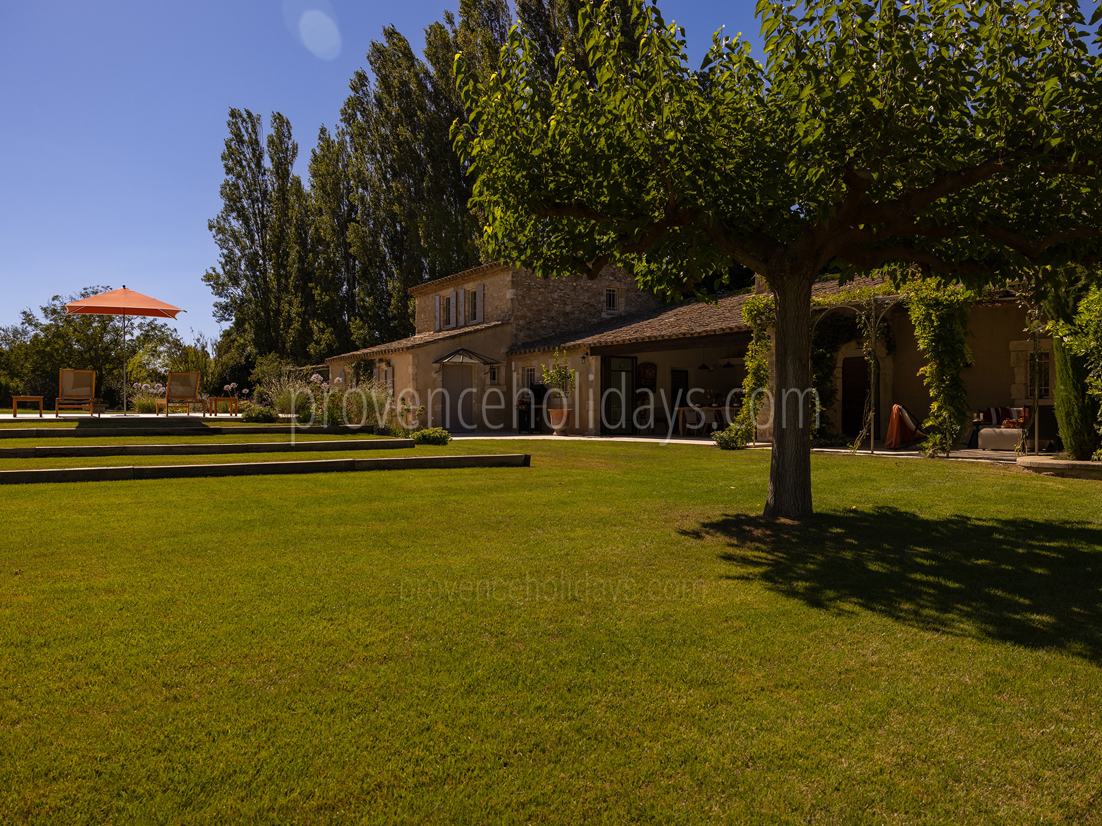 54 - Le Mas des Magnans: Villa: Exterior