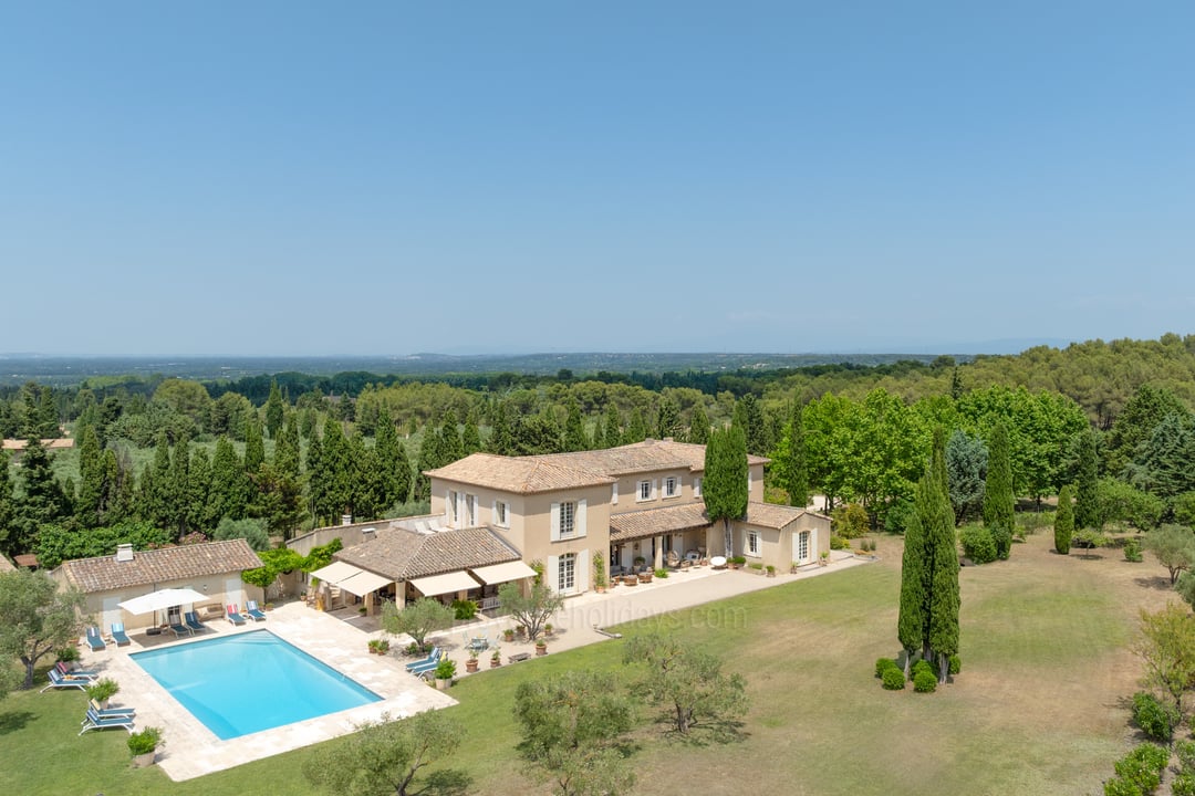 2 - Mas des Trois Cyprès: Villa: Exterior