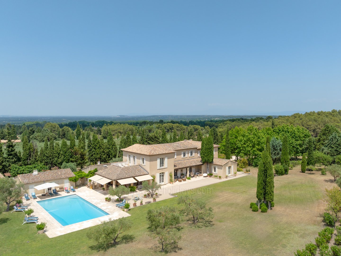 2 - Mas des Trois Cyprès: Villa: Exterior