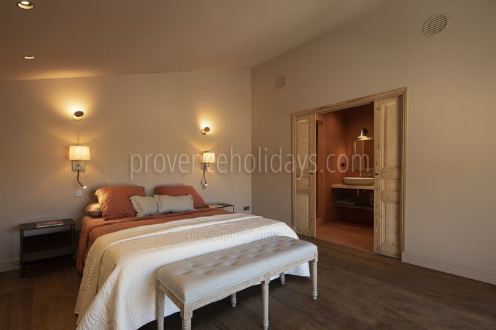 4 - Mas des Lions: Villa: Bedroom
