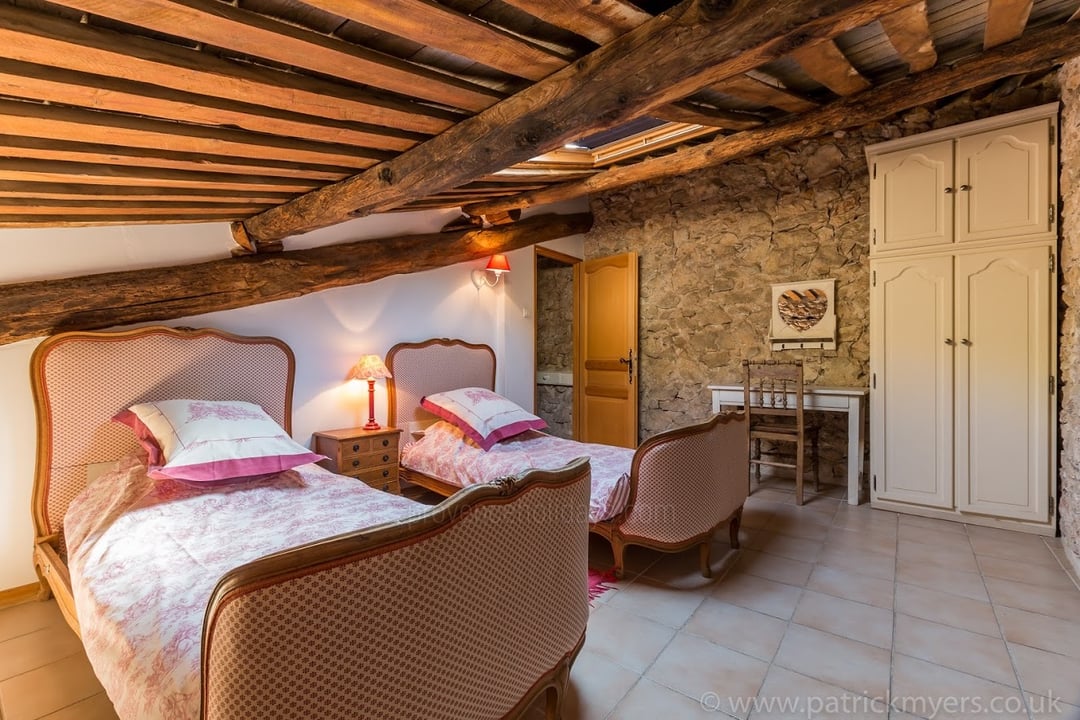 17 - Bastide du Luberon: Villa: Interior