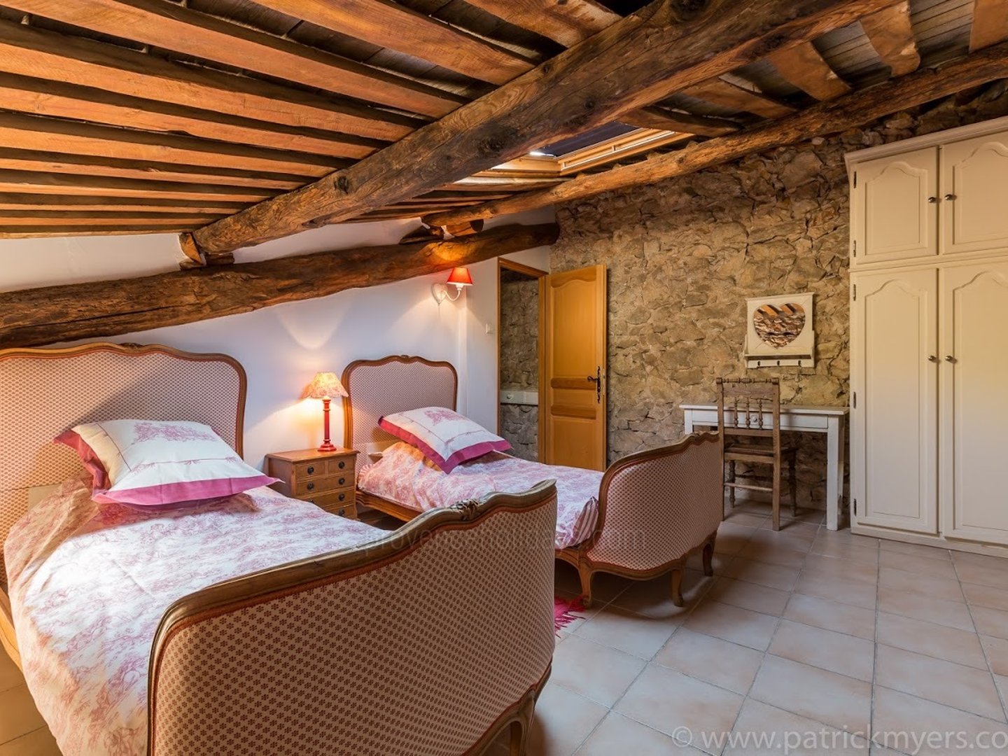 17 - Bastide du Luberon: Villa: Interior