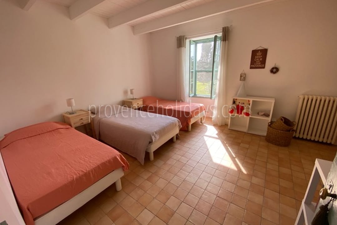 10 - le Refuge Provençal: Villa: Bedroom