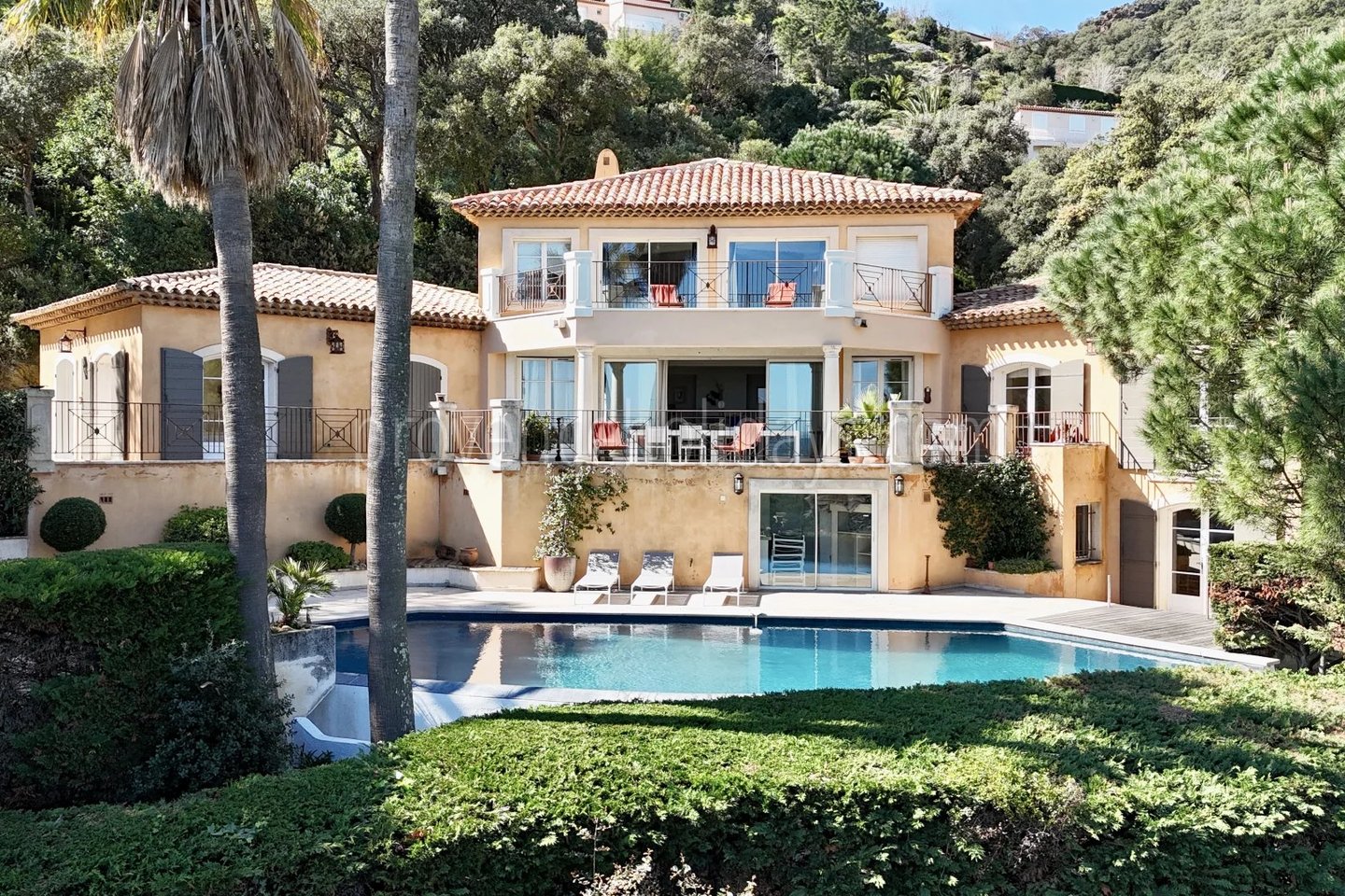 1 - Villa mit Kamin in Cavalaire-sur-Mer: Villa: Pool