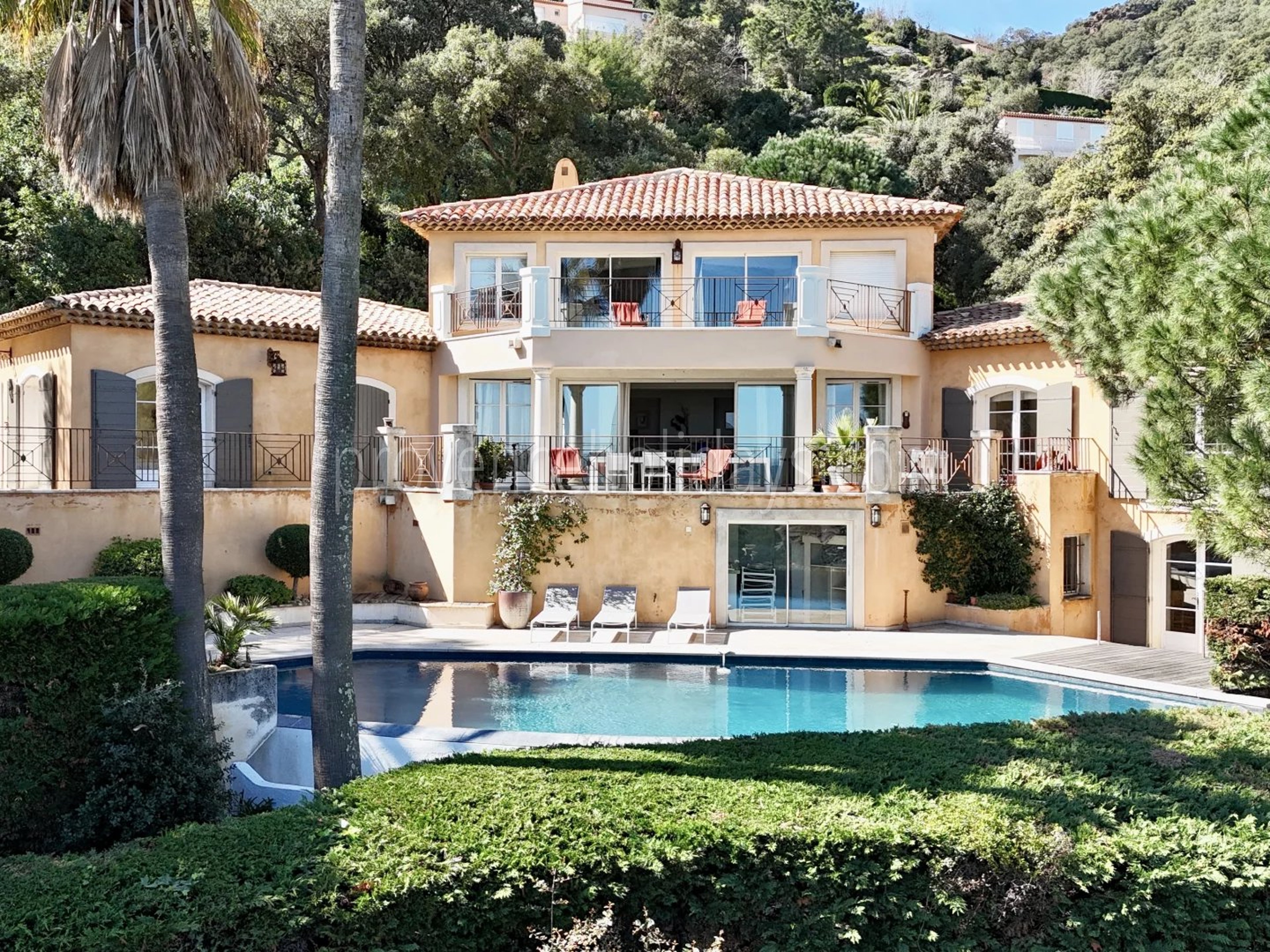 1 - Villa mit Kamin in Cavalaire-sur-Mer: Villa: Pool