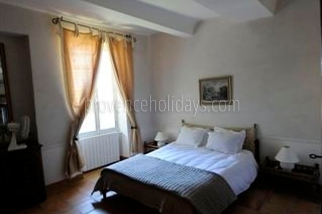 52 - Mas Lambesc: Villa: Bedroom