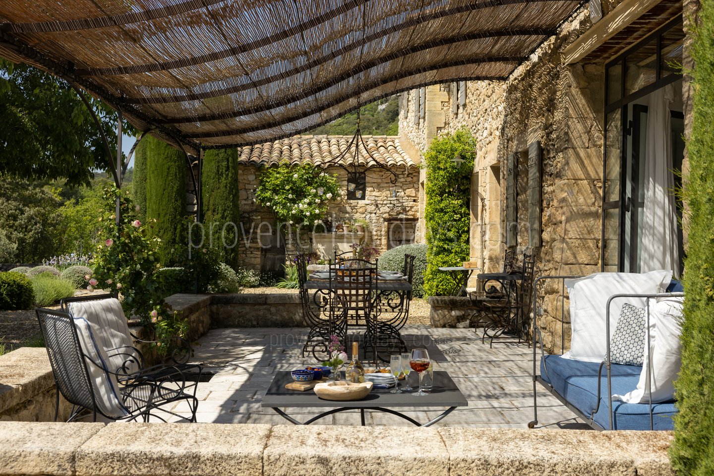 10 - Le Mas de Murs: Villa: Exterior