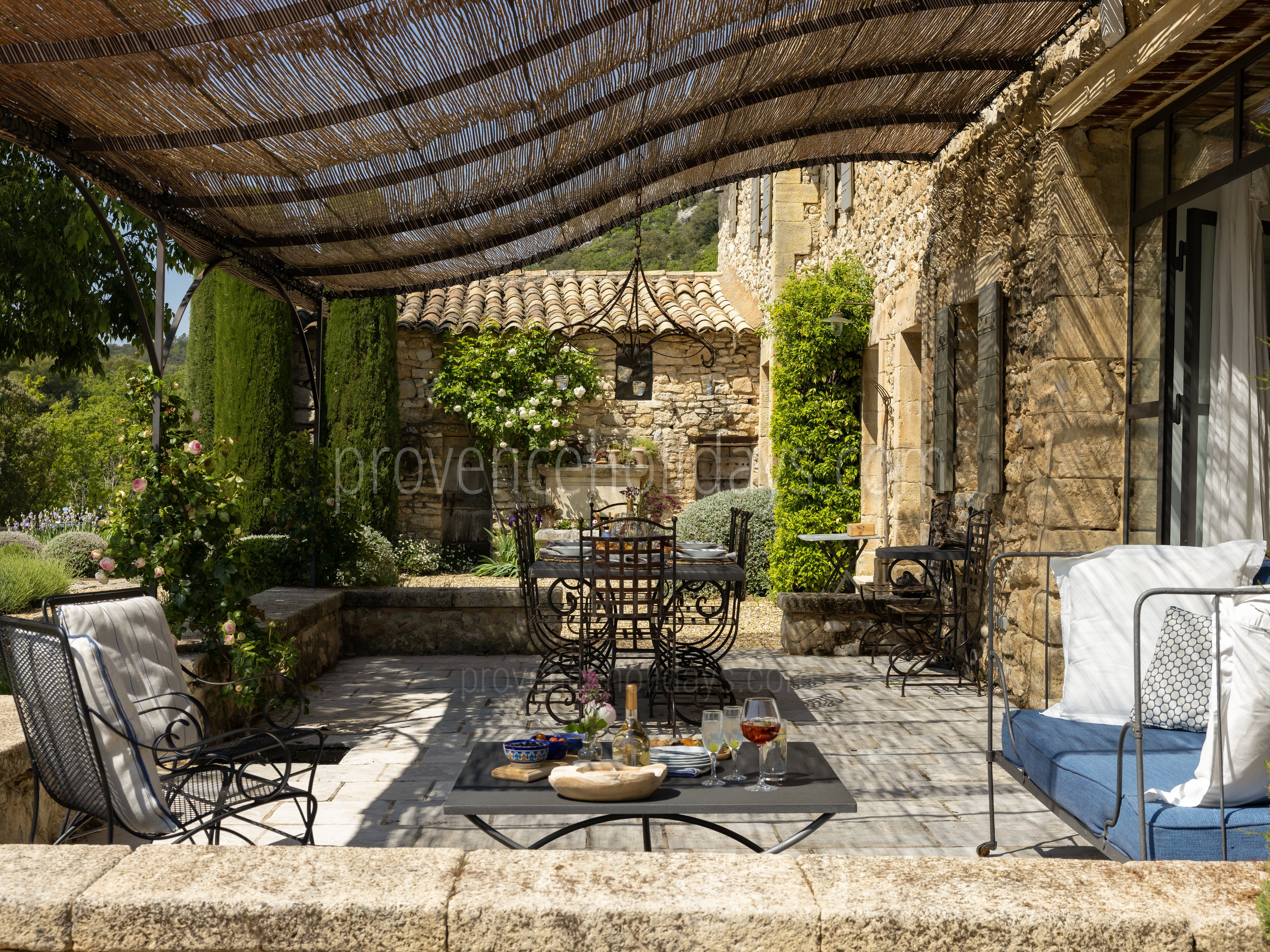 10 - Le Mas de Murs: Villa: Exterior