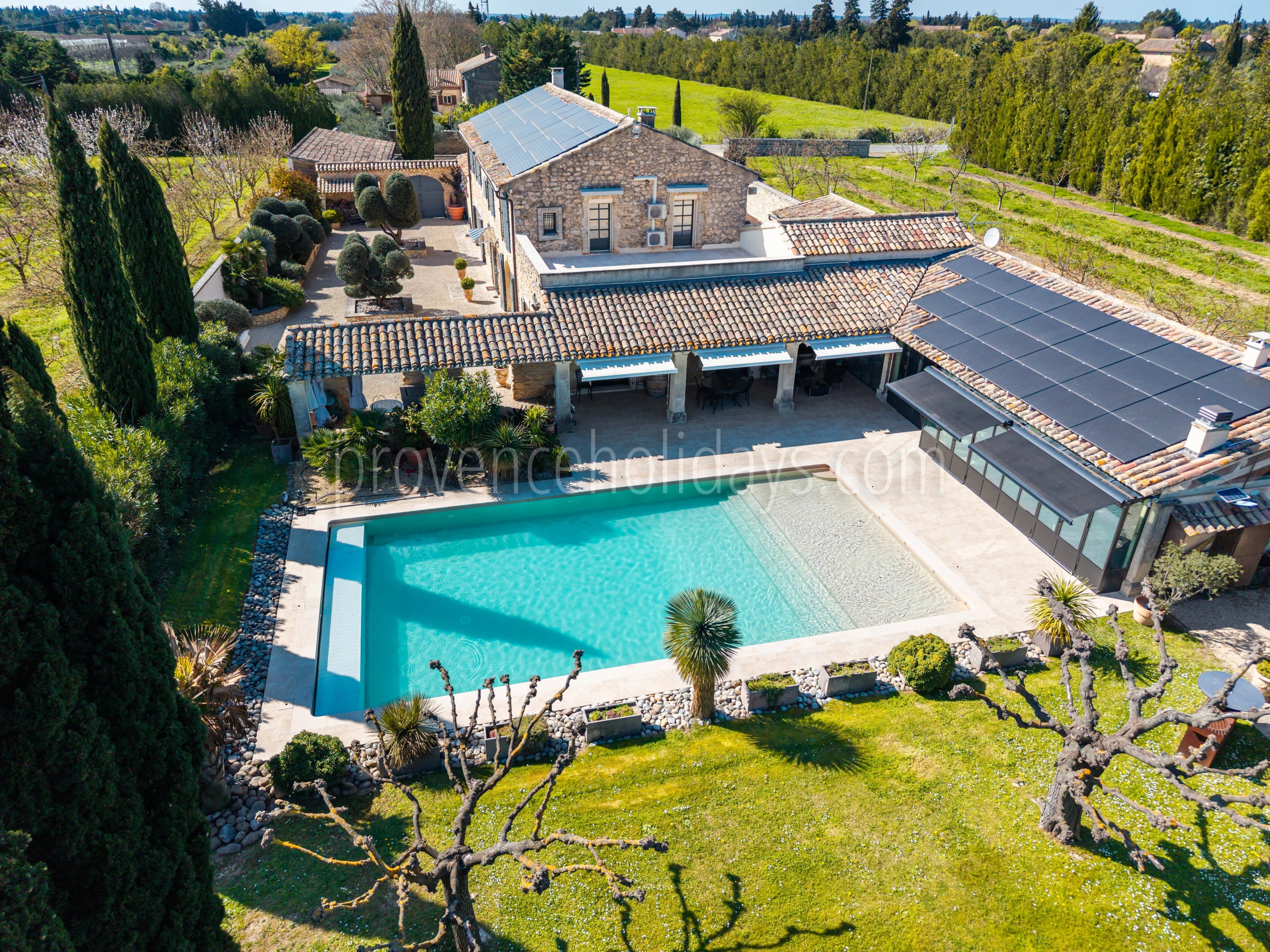 4 - Provençal mas in Robion: Villa: Pool