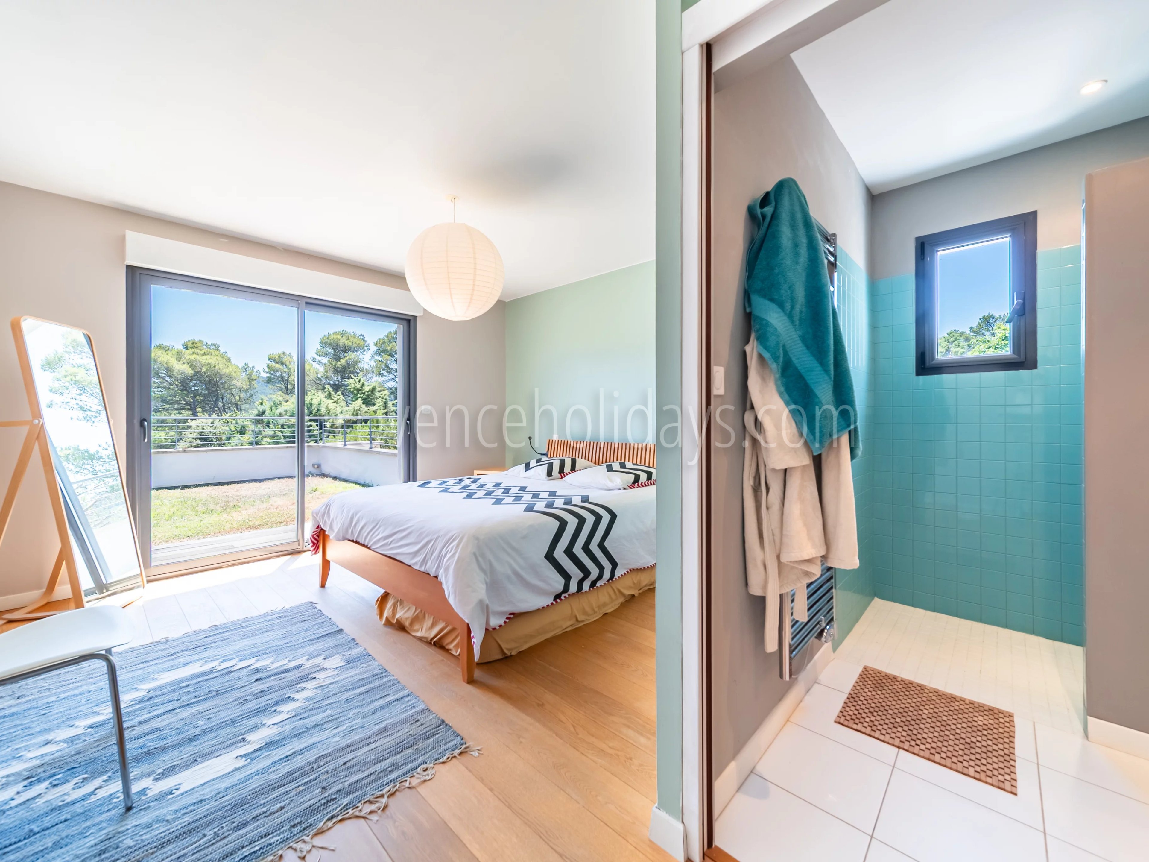 9 - Villa with pool in Pernes-les-Fontaines: Villa: Bedroom
