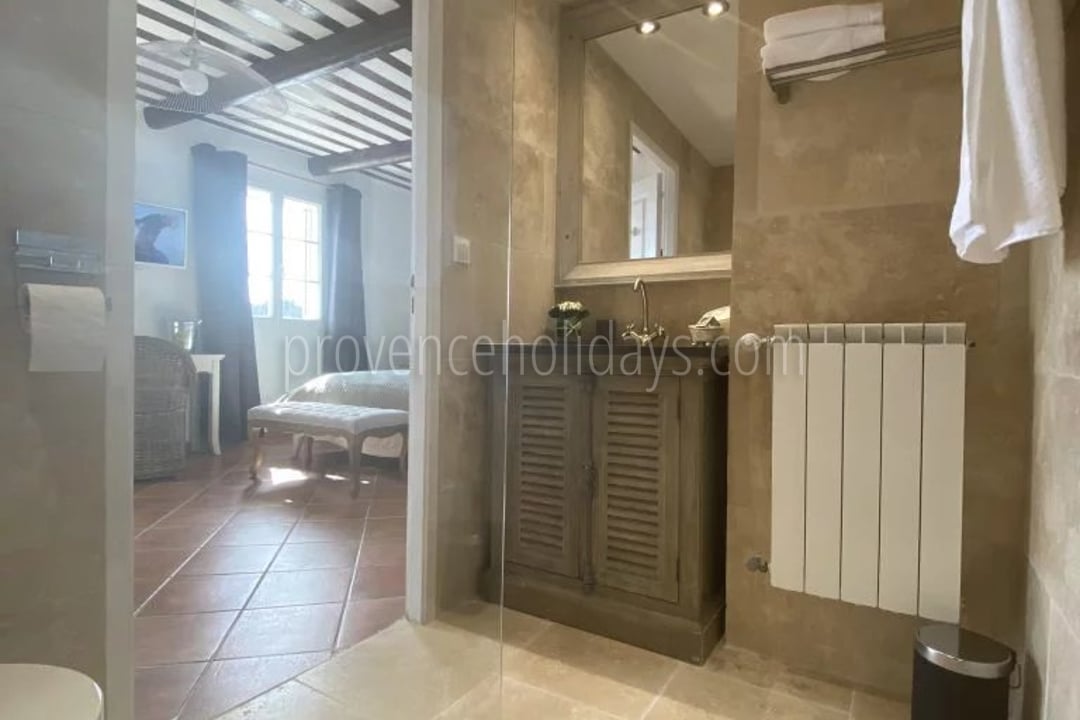 16 - Bastide with lavender in Gordes: Villa: Interior
