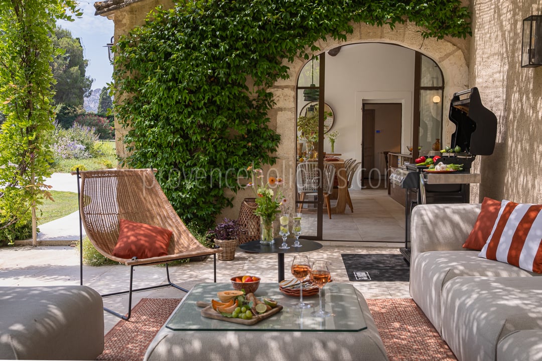 1 - Le Mas des Magnans: Villa: Exterior