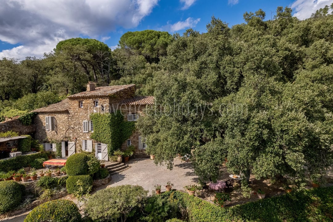 10 - Steinernes hameau in La Garde-Freinet: Villa: Exterior