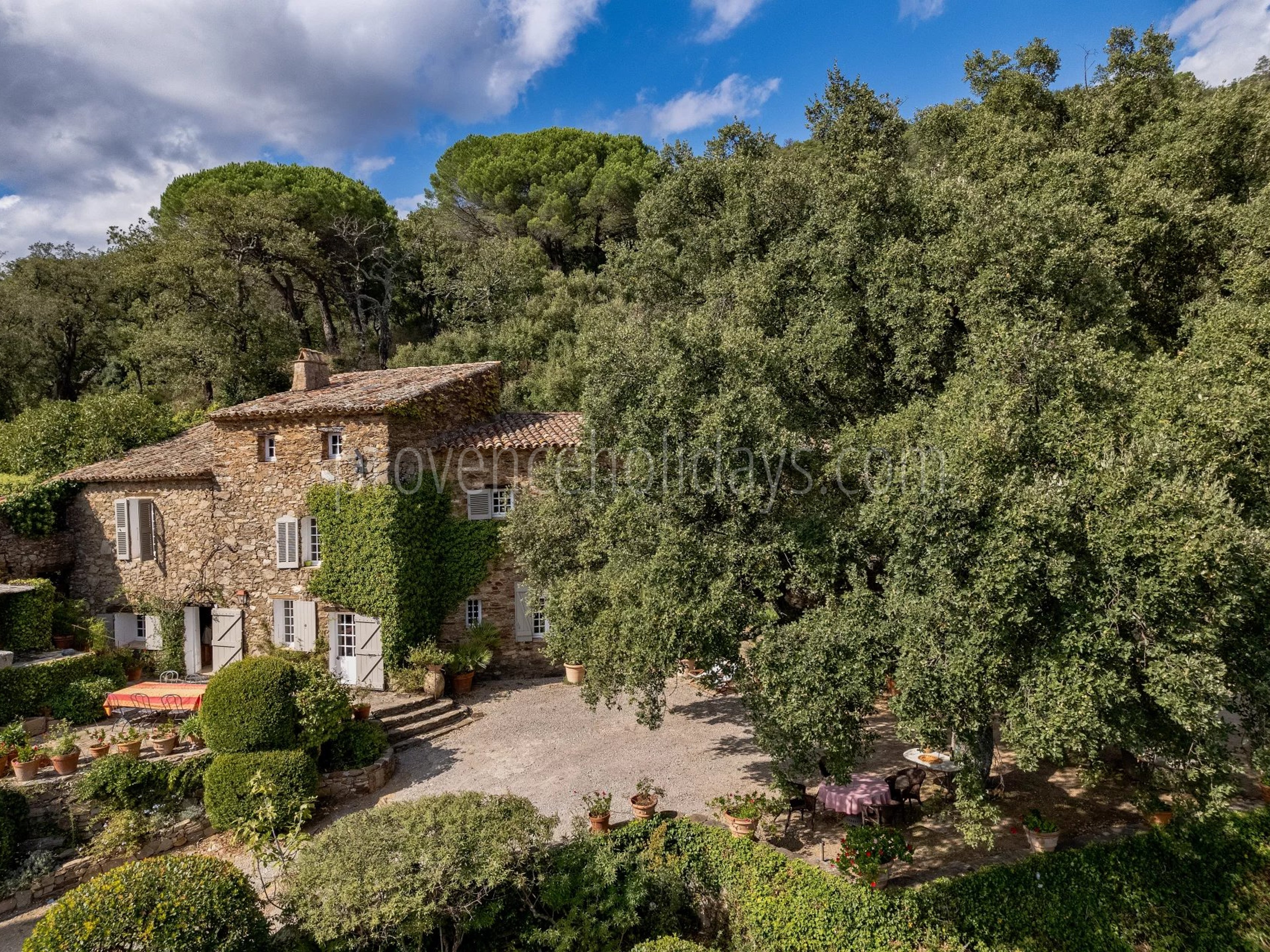 10 - Steinernes hameau in La Garde-Freinet: Villa: Exterior