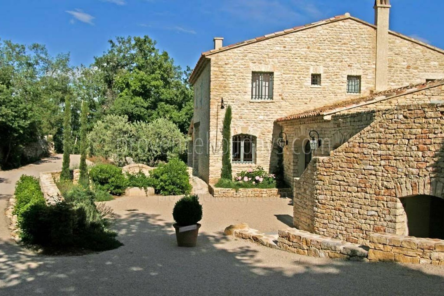 21 - Le Mas de Gordes: Villa: Exterior