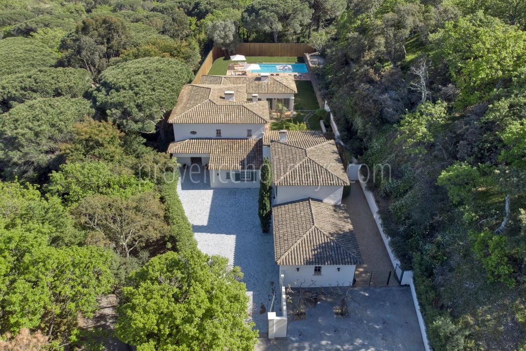 11 - Renovated mas, Ramatuelle: Villa: Exterior
