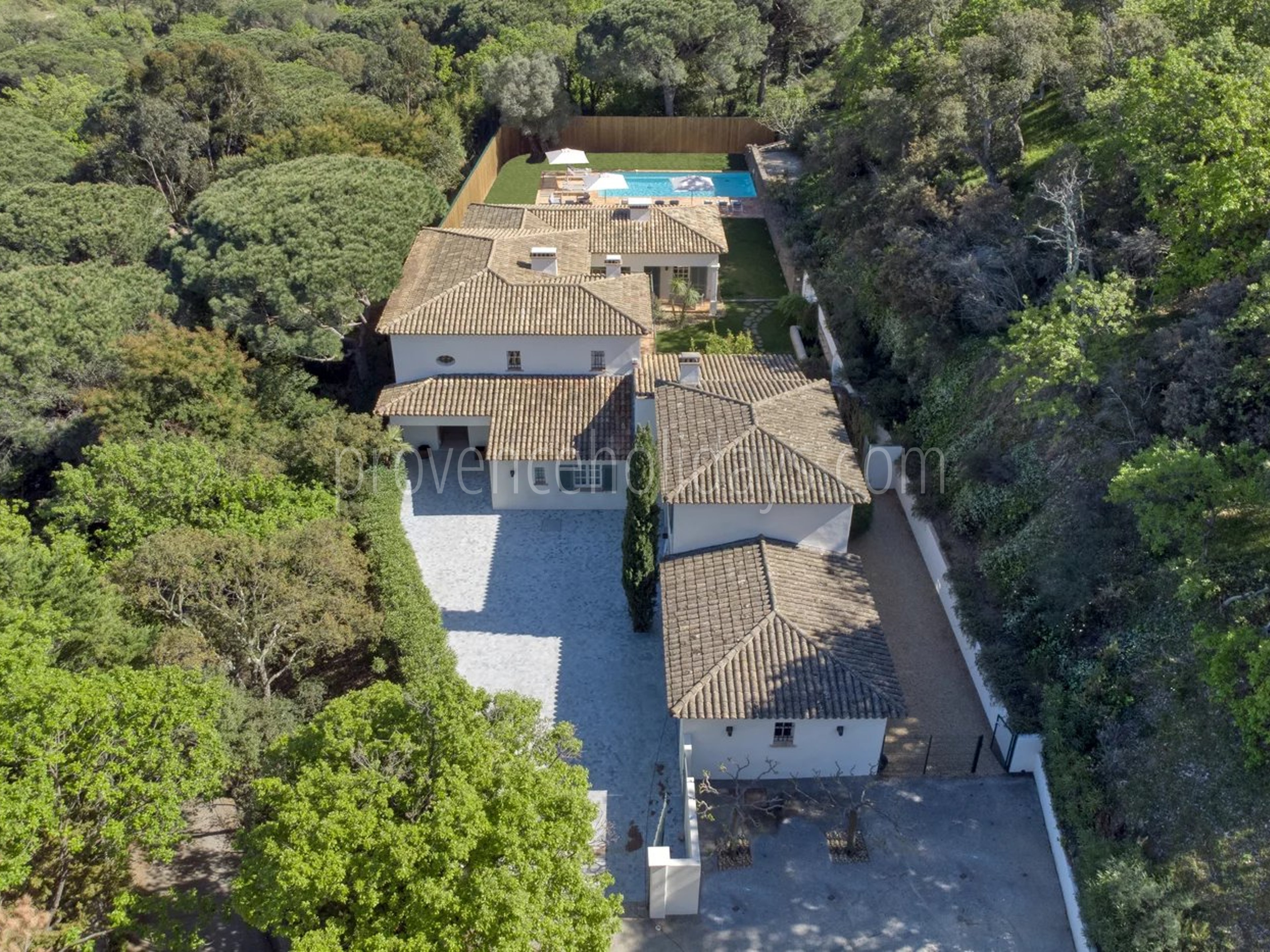 11 - Renovated mas, Ramatuelle: Villa: Exterior