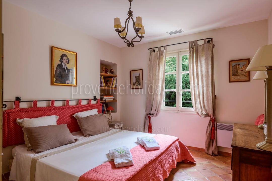 25 - Le Mas des Roses: Villa: Bedroom