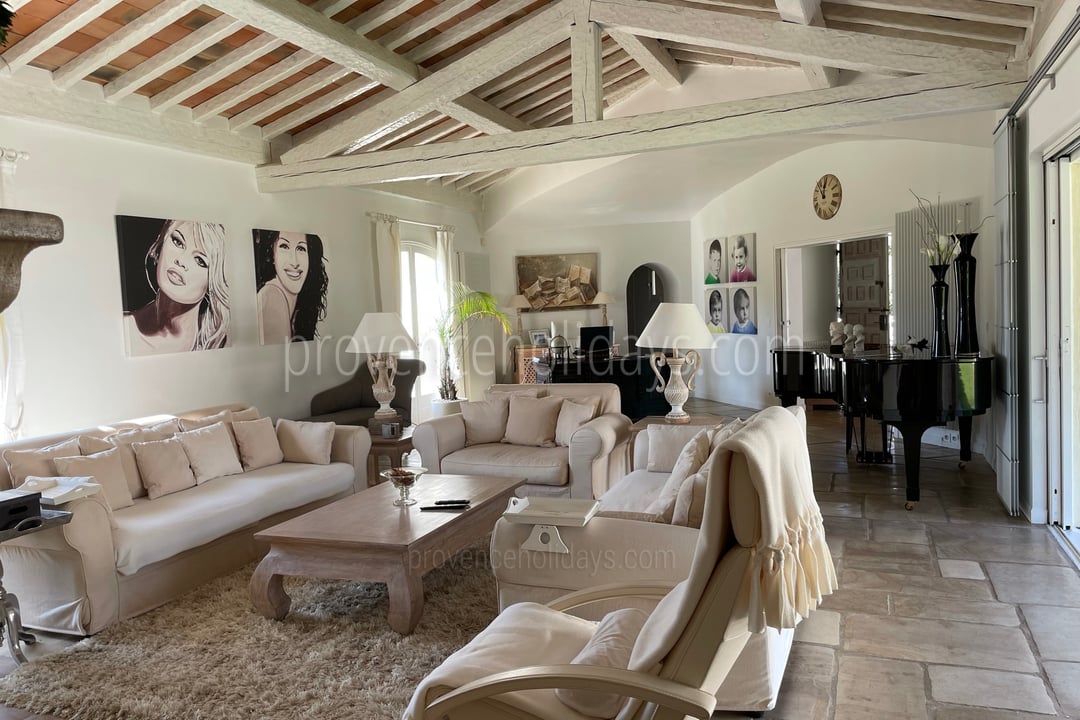 Private 27-hectare estate with swimming pool and tennis court near Saint-Tropez. - Interior