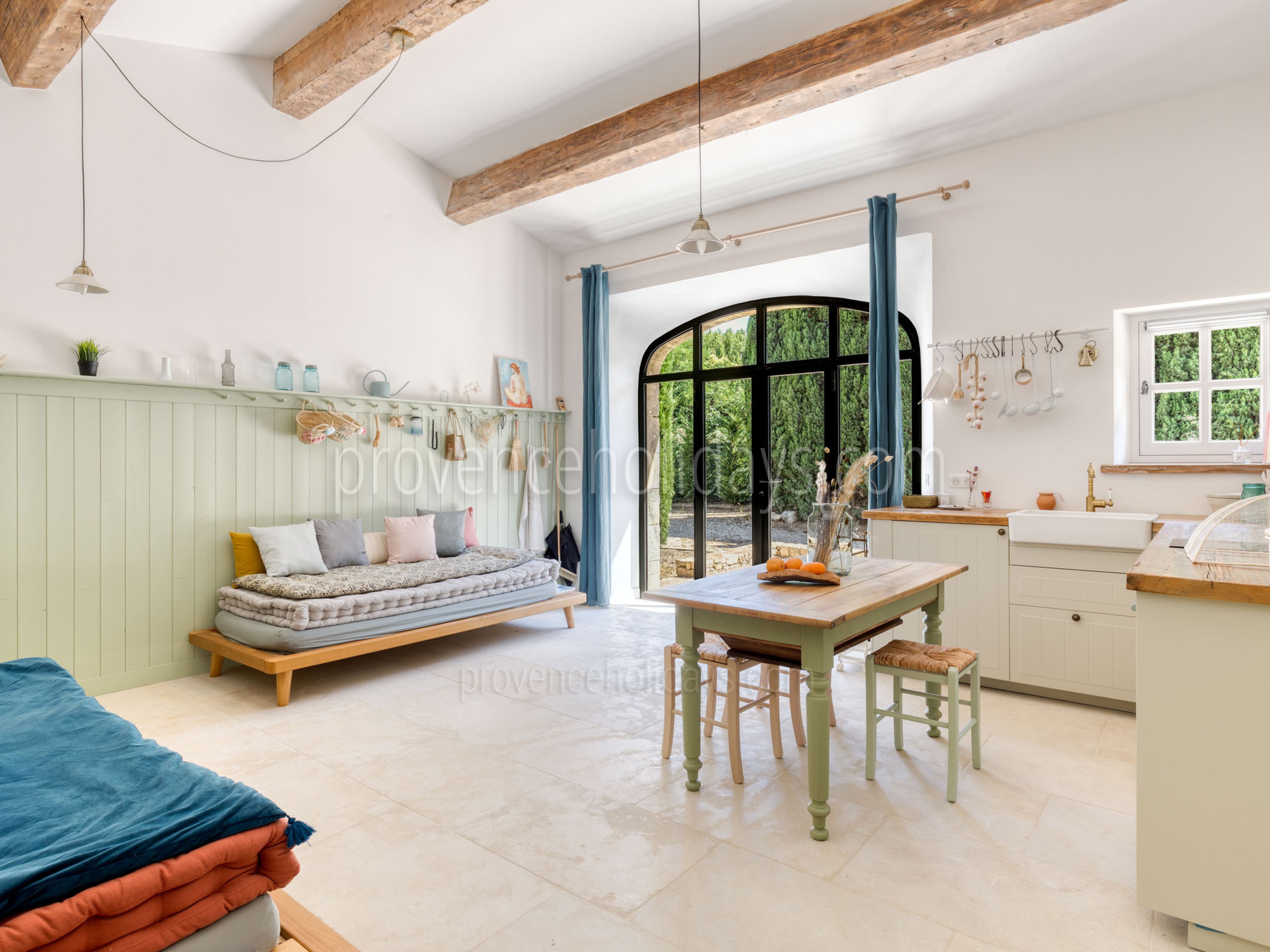 42 - Mas Province: Villa: Interior