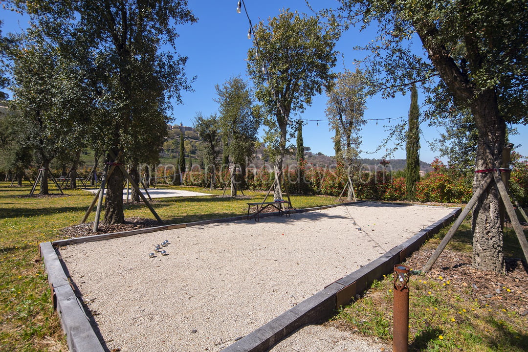 8 - Le Mas des Cyprès: Villa: Exterior