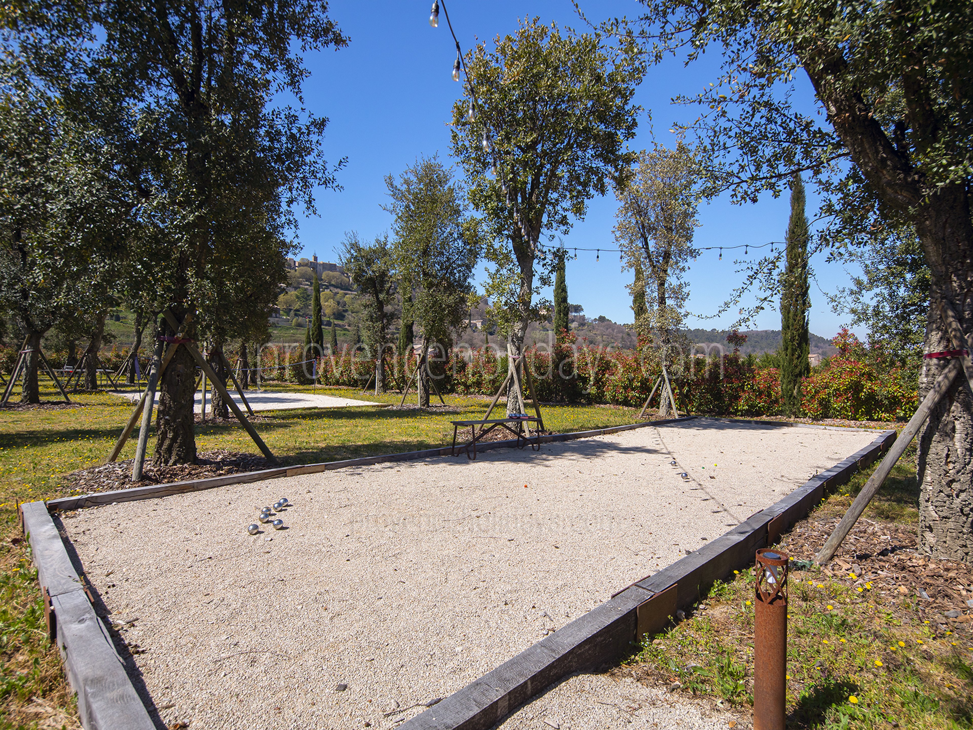 8 - Le Mas des Cyprès: Villa: Exterior