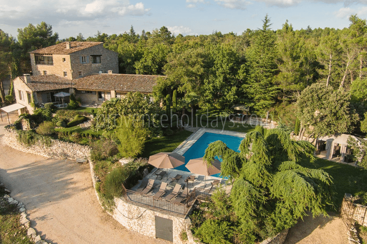 Large Holiday Home with Heated Pool in the Luberon