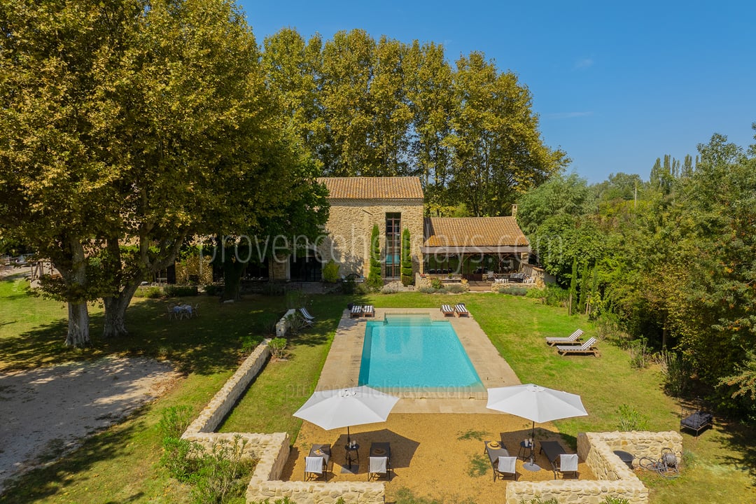 3 - Le Mas d\'Entraigues: Villa: Exterior
