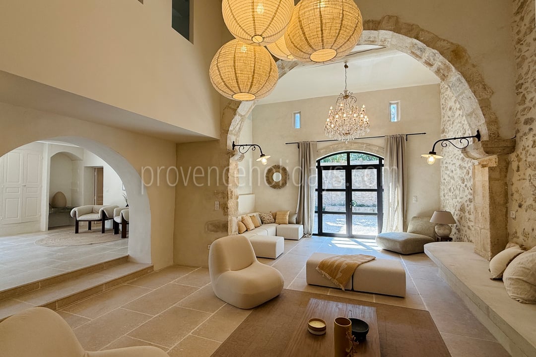 12 - Renovated farmhouse on the outskirts of Eygalières: Villa: Interior