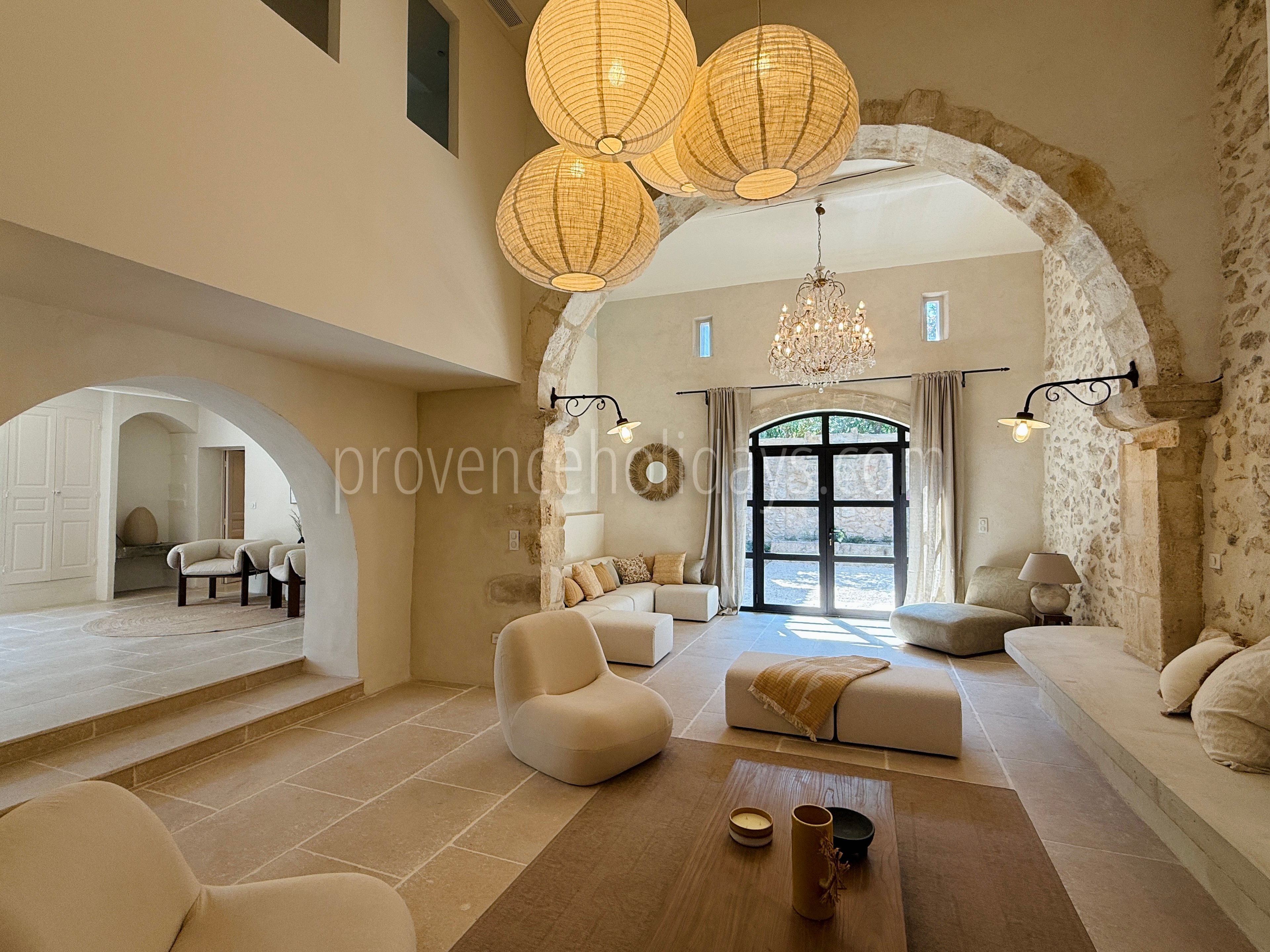 12 - Renovated farmhouse on the outskirts of Eygalières: Villa: Interior