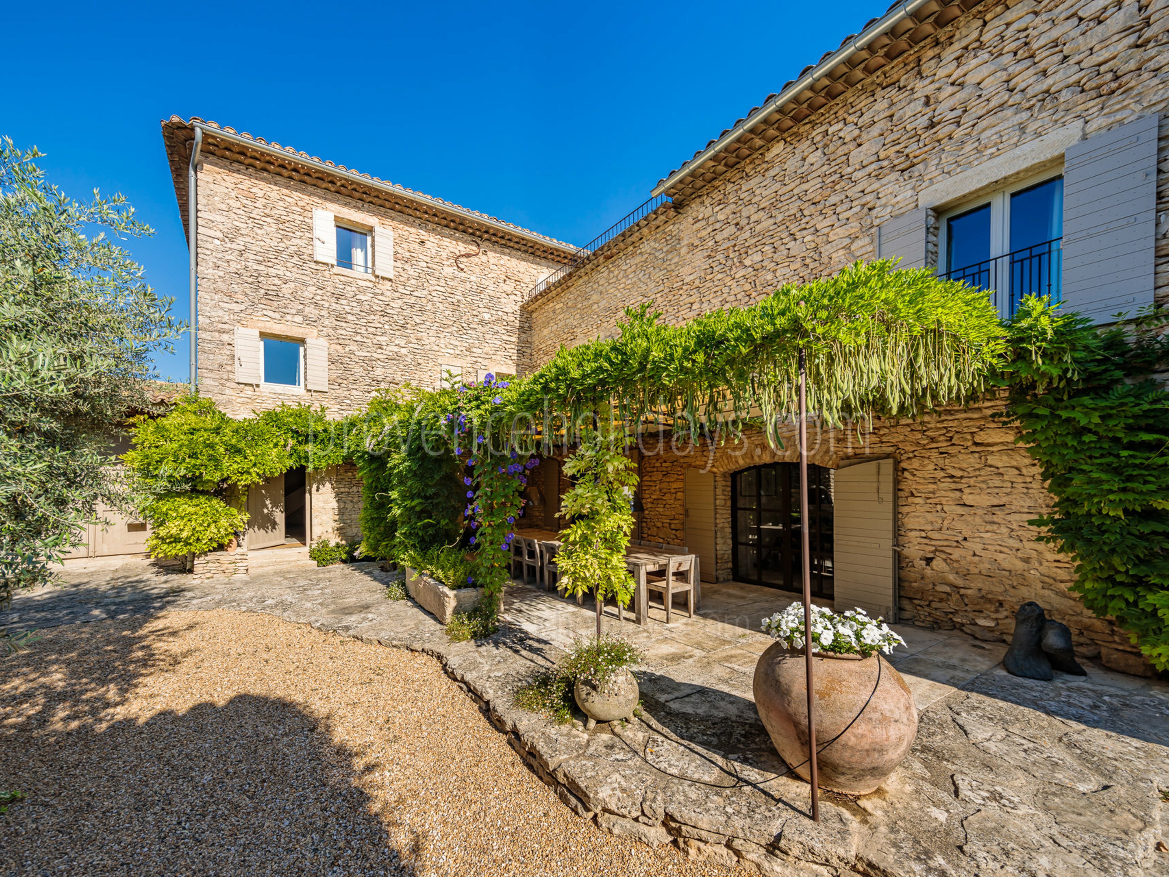38 - Mas Cabrières-d\'Avignon: Villa: Exterior