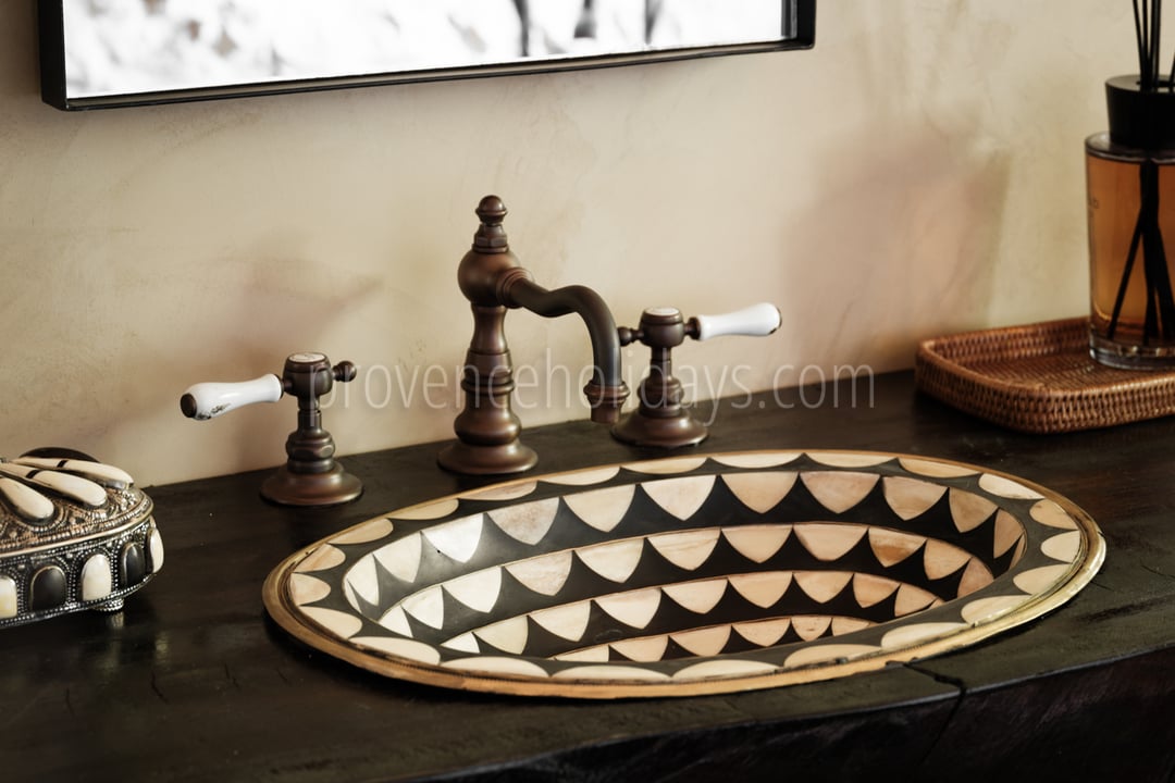 41 - Mas des Oliviers: Villa: Bathroom