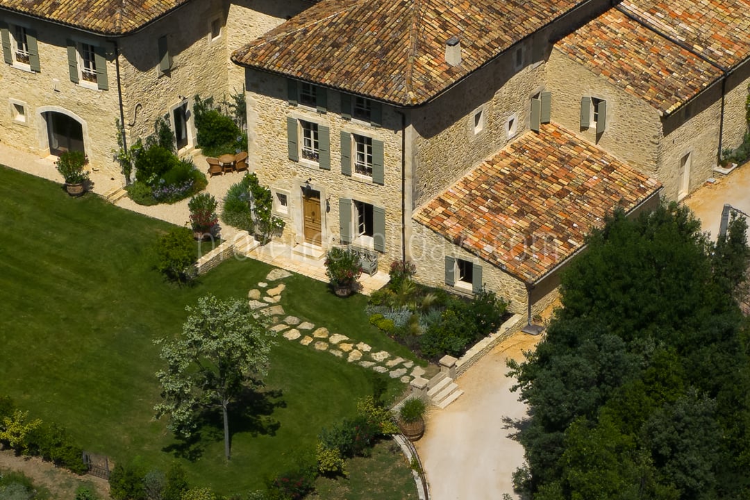 143 - Domaine des cascades: Villa: Exterior