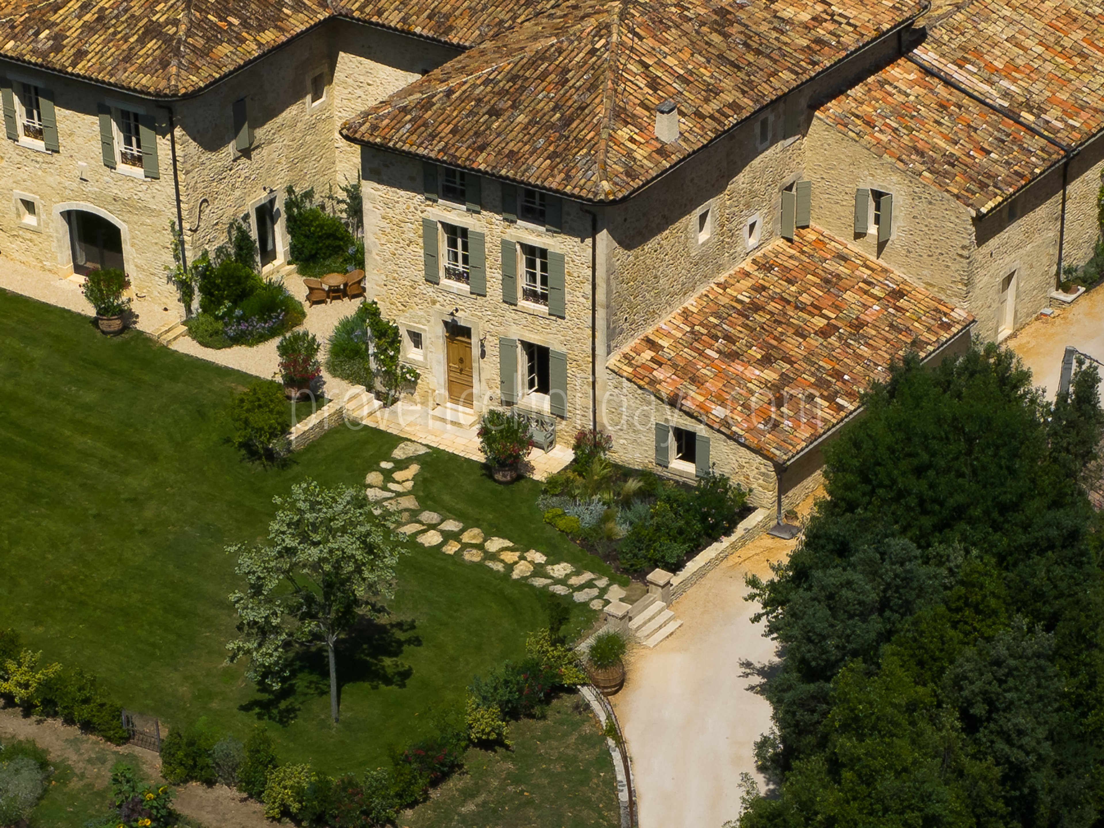 143 - Domaine des cascades: Villa: Exterior