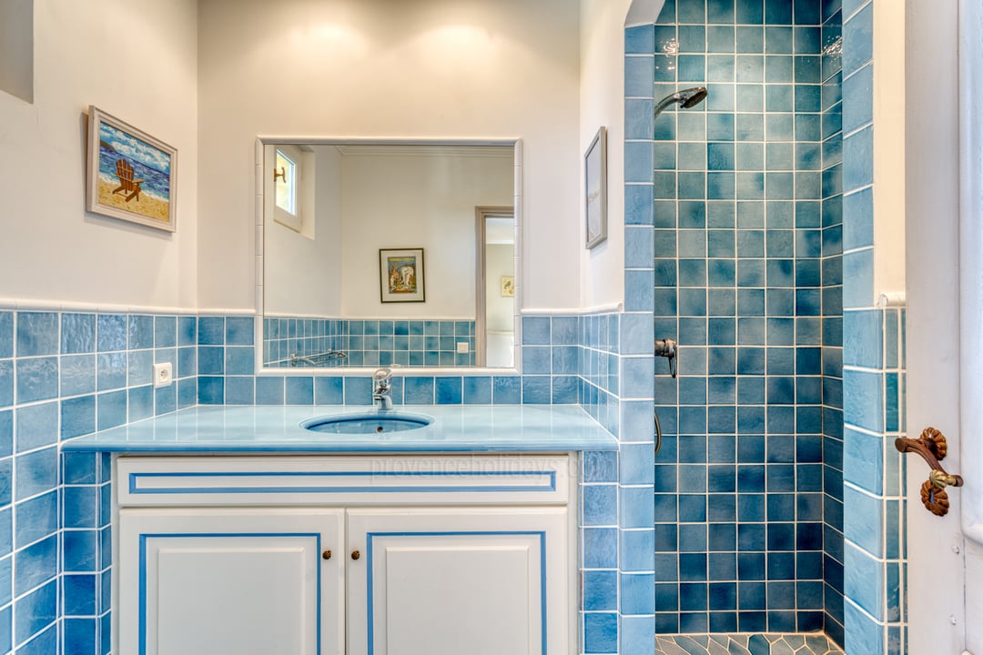 20 - Bastide Eternelle: Villa: Bathroom