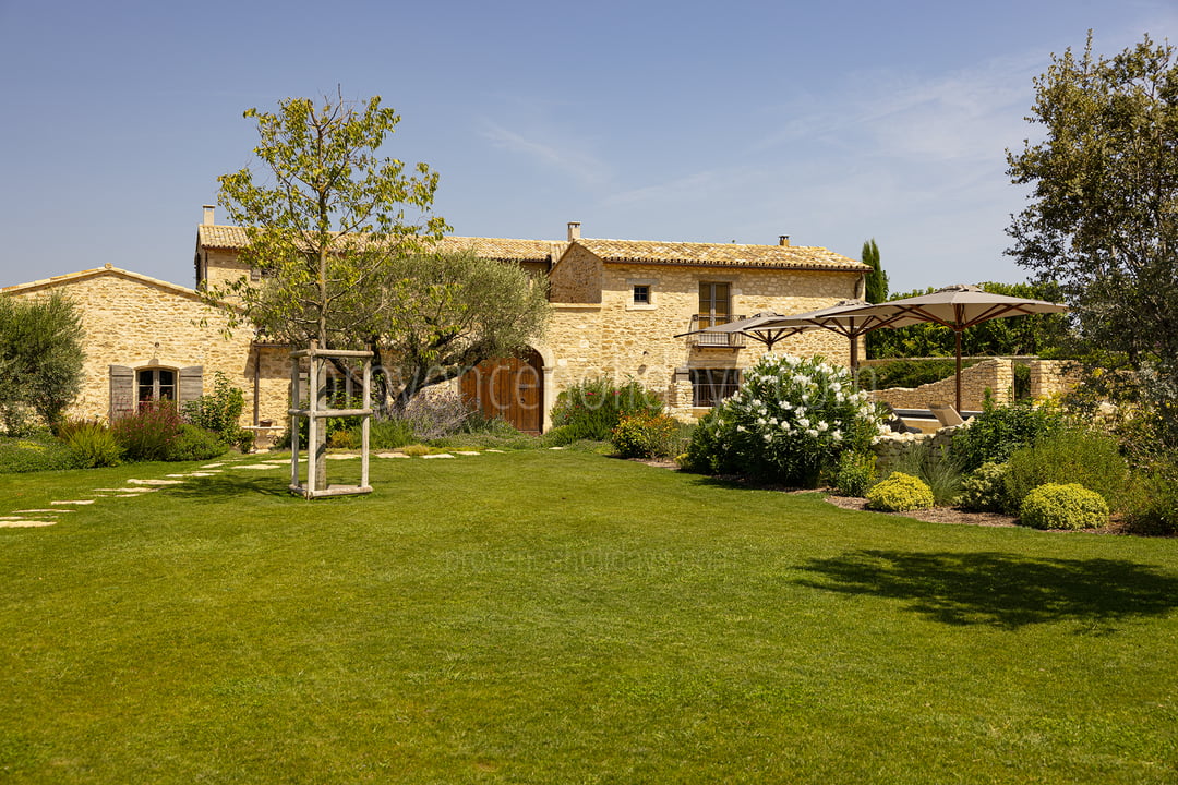 32 - Grand Mas d\'Oppède: Villa: Exterior