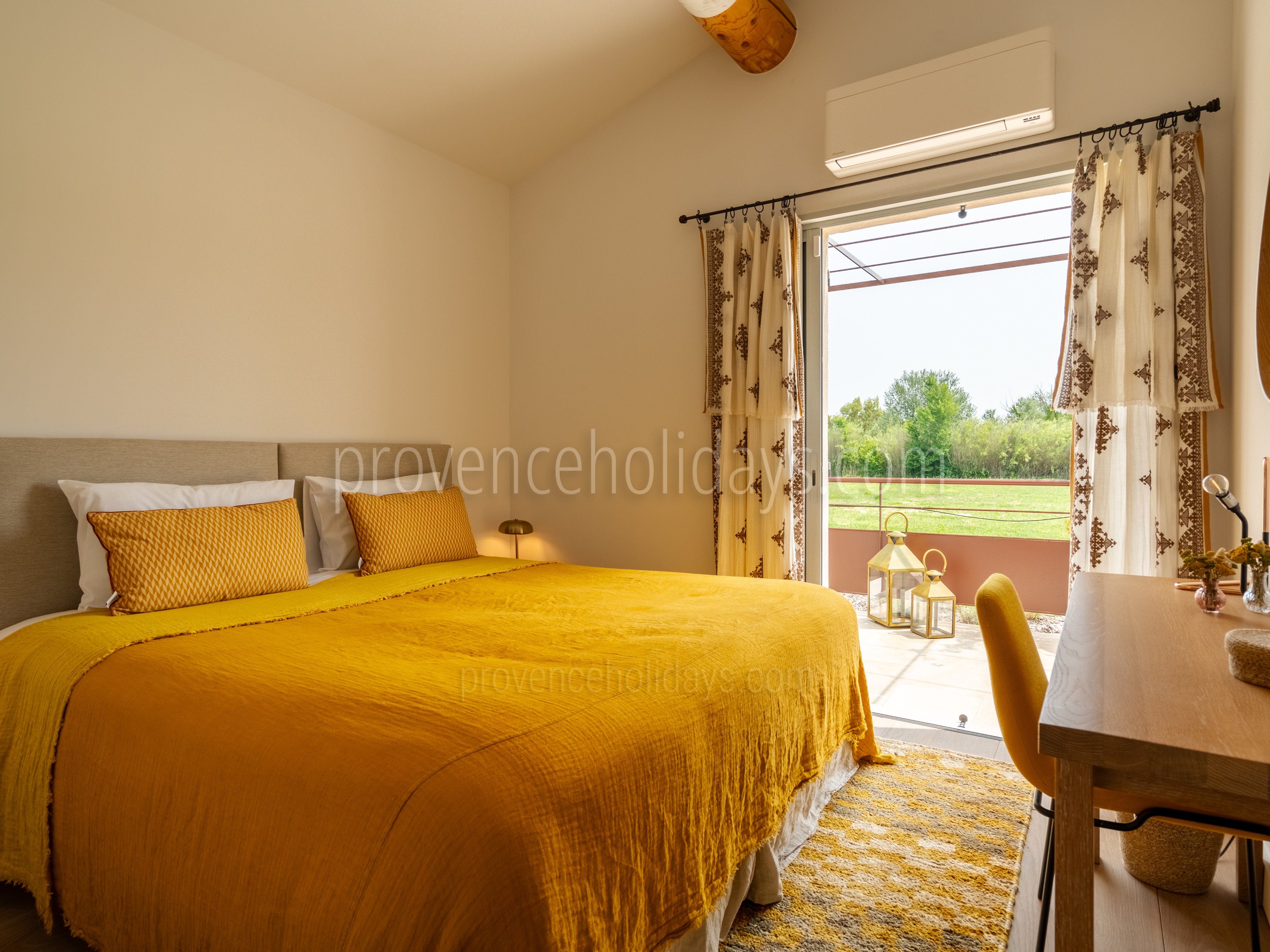 61 - Le Mas du Rollier: Villa: Bedroom