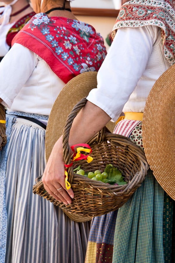 traditional provencal dress